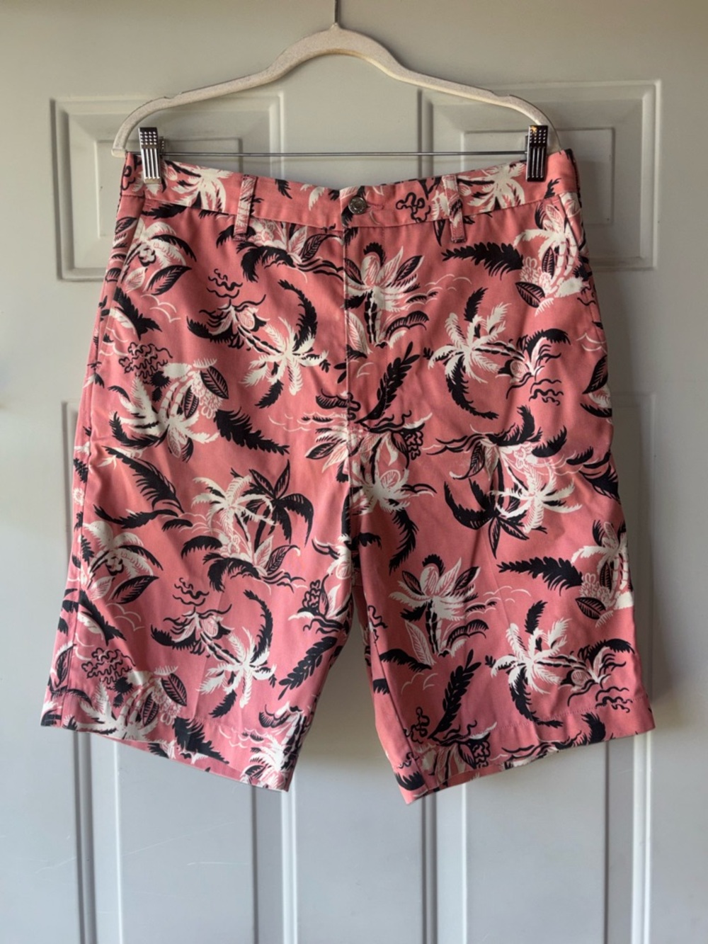 Levi’s Sta-Prest pink tropical print shorts size 33 waist